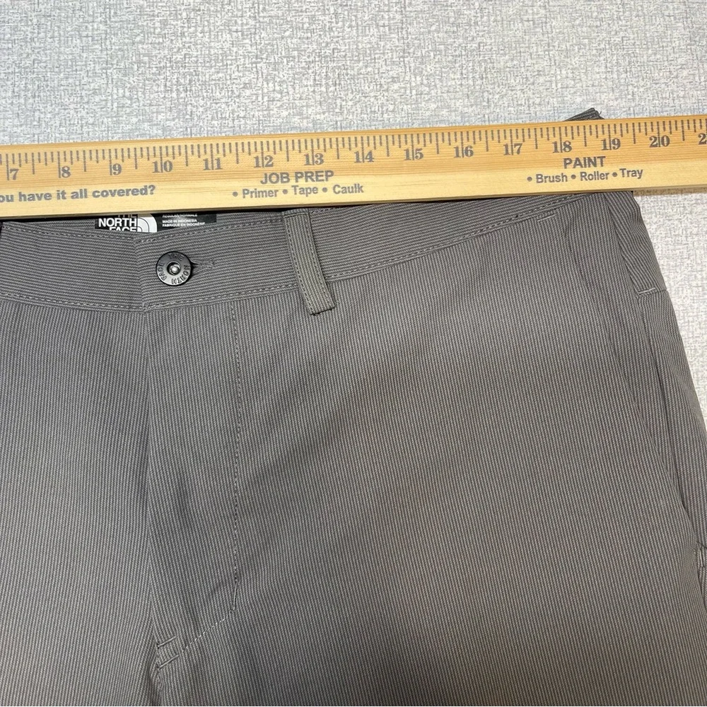 The North Face Men’s Grey Striped Shorts Narrows Performance Hiking Golf Size 38